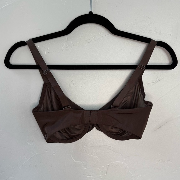 SKIMS No Show Molded Unlined Demi Bra - Picture 2 of 7